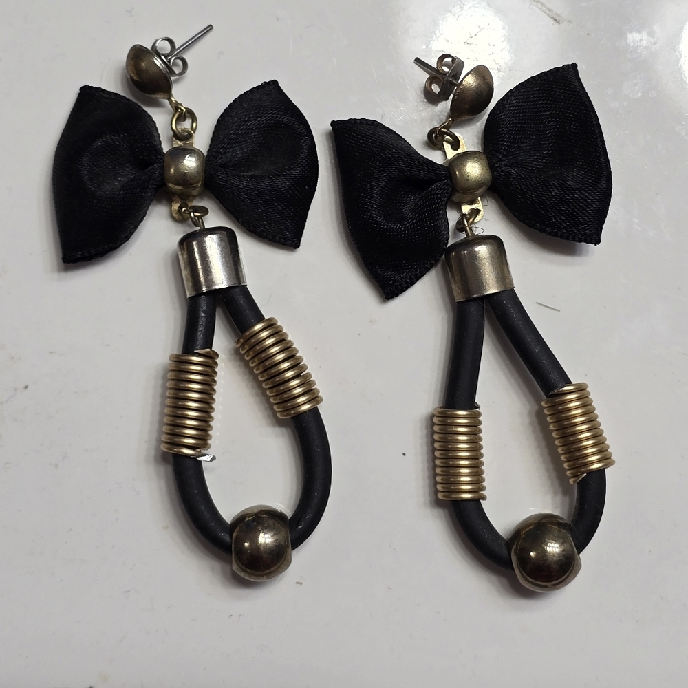 Black and Gold Bow Earrings